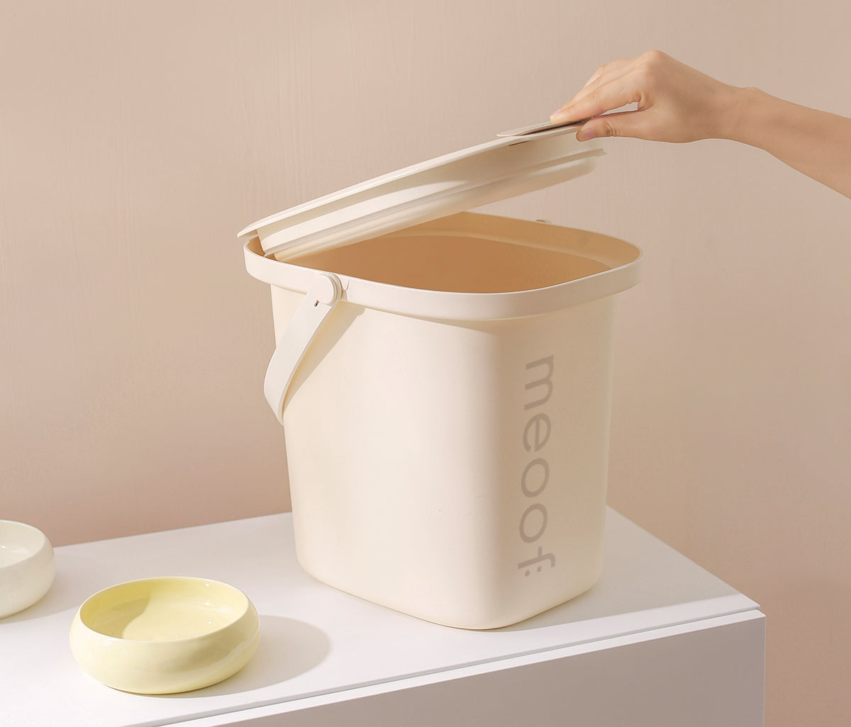 Contenedor Inteligente al Vacío para Alimento de Mascotas 13L – Color Crema